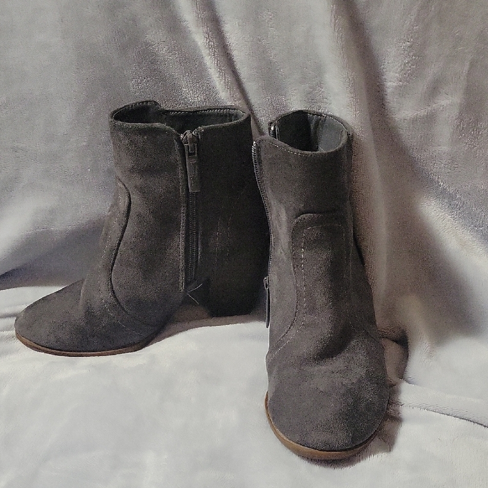 Nature Breeze Gray Ankle Booties with Side Zipper